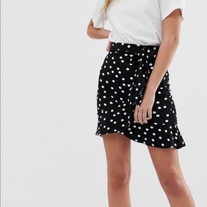 NWT!! ASOS polka dot skirt in size L